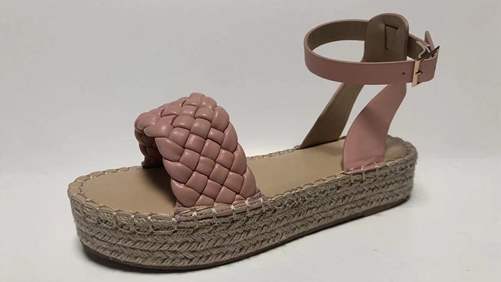 Pink metal buckle thick base sandals manufacture